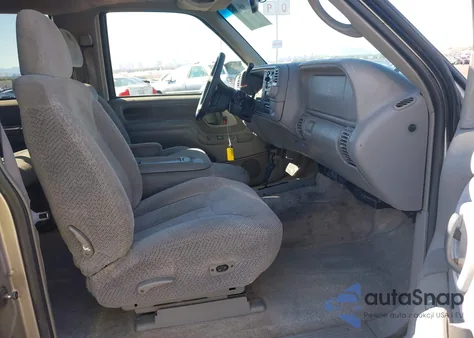 1999 Chevrolet Tahoe z USA, uszkodzony, nr VIN 3GNEK18R0XG101772